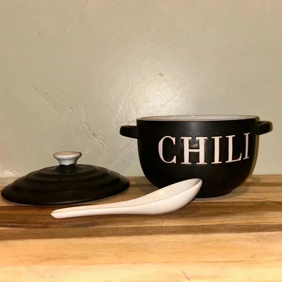 Ceramic Chili Pot with Lid and Spoon. Black and White. Holds 24 oz. Brand New!! - Picture 9 of 9
